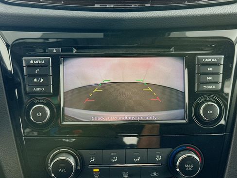 Used 2022 Nissan Rogue Sport S image 21