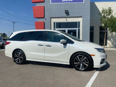 Used 2018 Honda Odyssey Elite image 2