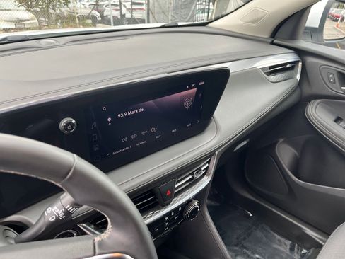 Used 2025 Buick Encore GX Preferred image 18