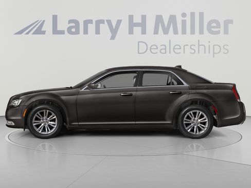 Used 2022 Chrysler 300 S RWD image 4