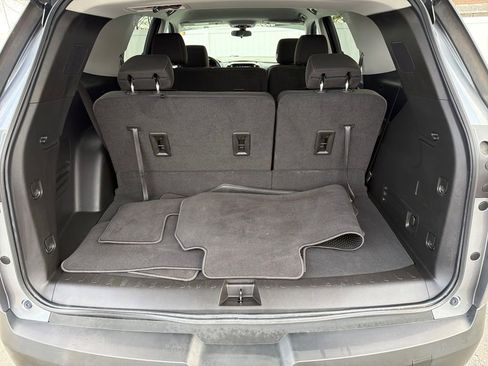 Used 2021 Chevrolet Traverse LS image 26