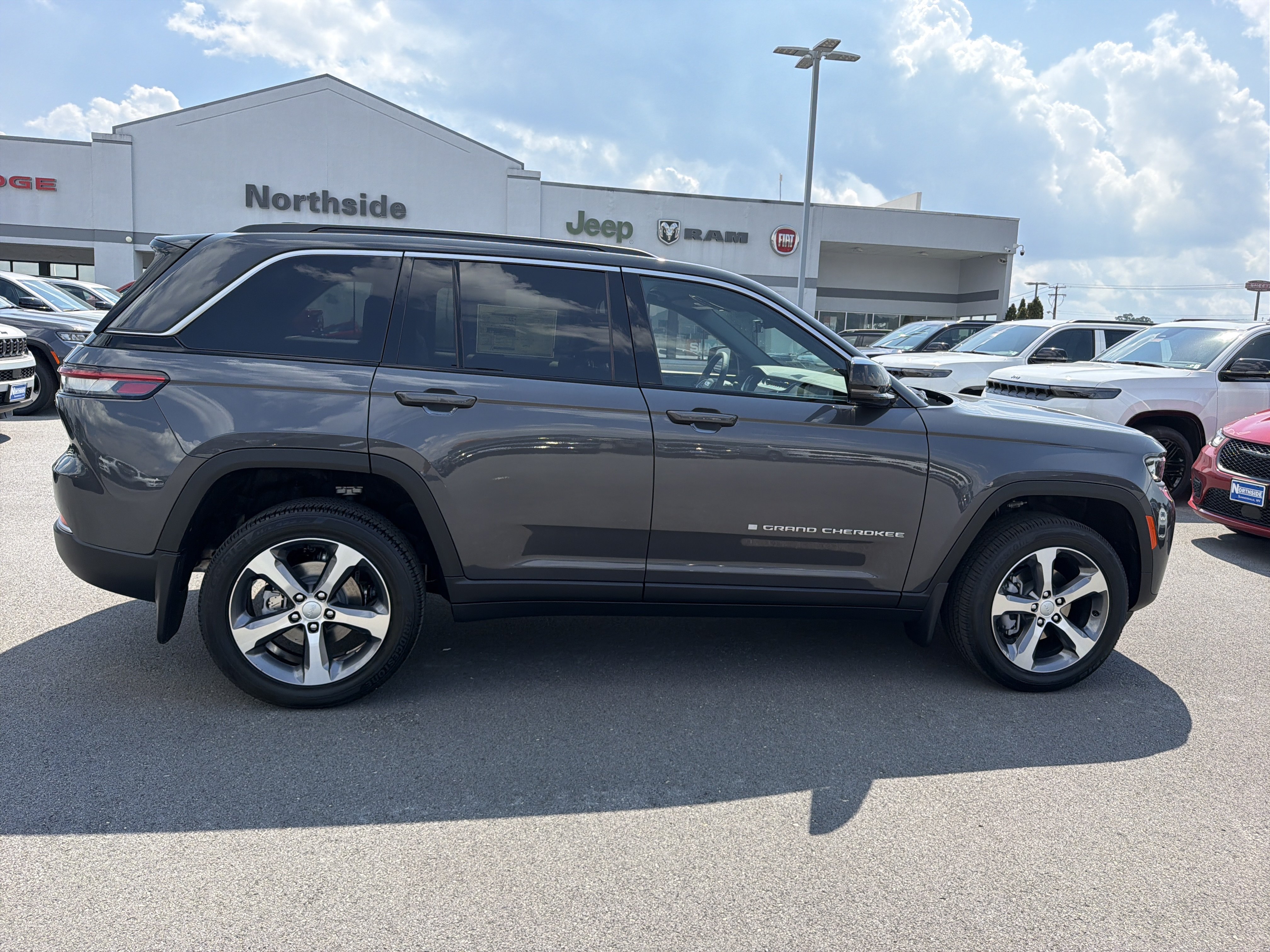 New 2026 Jeep Grand Cherokee Limited AWD/4WD image 5