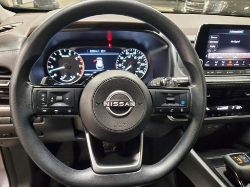 Used 2022 Nissan Rogue SV image 23