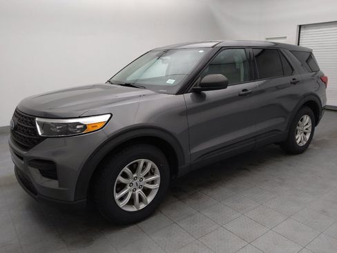 Used 2021 Ford Explorer 2WD image 2