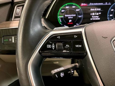 Certified 2024 Audi Q8 e-tron Premium Plus w/ Premium Plus Package AWD/4WD image 18