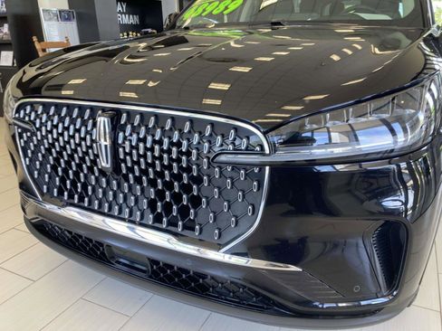 Used 2025 Lincoln Aviator 2WD image 8