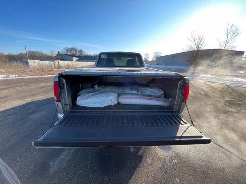 Used 2001 Chevrolet S10 Pickup LS w/ Preferred Equipment Group image 24