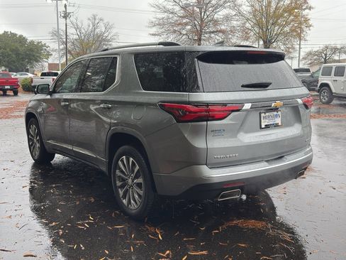 Used 2023 Chevrolet Traverse Premier image 6