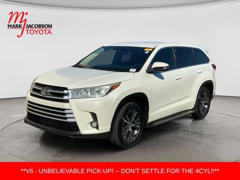 Used 2017 Toyota Highlander Plus FWD image 1