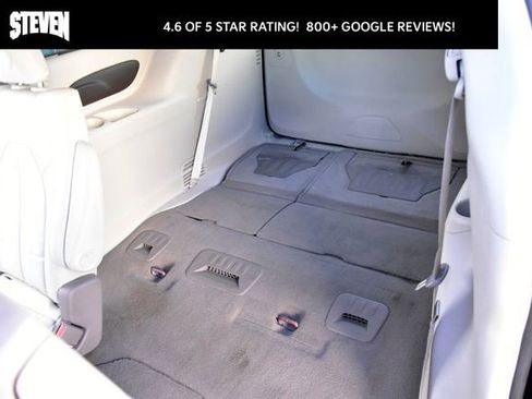 Used 2020 Chrysler Pacifica Touring-L image 12