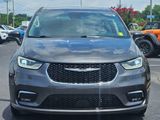 Used 2022 Chrysler Pacifica Touring-L w/ Uconnect Theater Family Group image 4