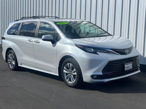 Used 2025 Toyota Sienna XLE w/ XLE Plus Package image 8