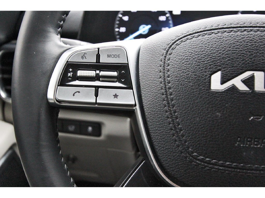 Used 2024 Kia Telluride SX w/ Towing Package FWD image 19