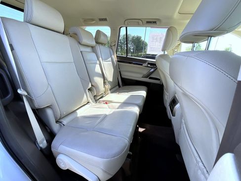 Used 2017 Lexus GX 460 Premium w/ Premium Package AWD/4WD image 19