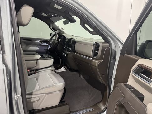 Used 2025 GMC Sierra 1500 SLE AWD/4WD image 23