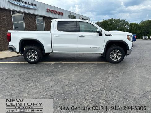 Used 2020 GMC Sierra 1500 SLT w/ Driver Alert Package II AWD/4WD image 3