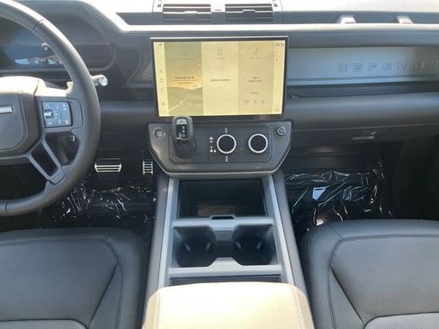 New 2026 Land Rover Defender 110 V8 AWD/4WD image 17