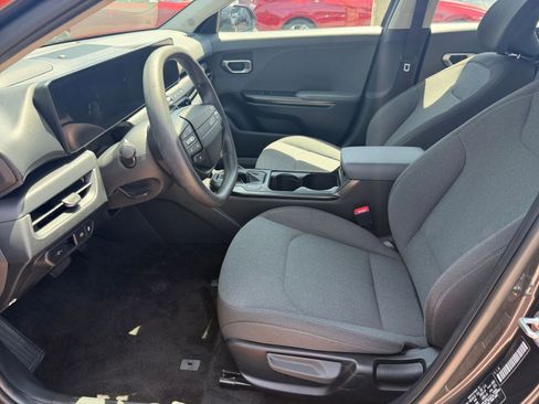 Used 2025 Kia K4 LXS image 47