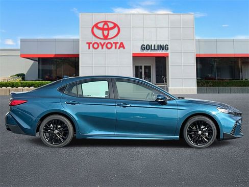 New 2026 Toyota Camry SE image 2