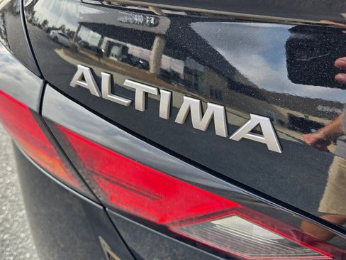 Used 2024 Nissan Altima 2.5 SV image 11