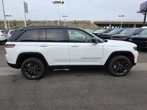 New 2025 Jeep Grand Cherokee Limited image 8