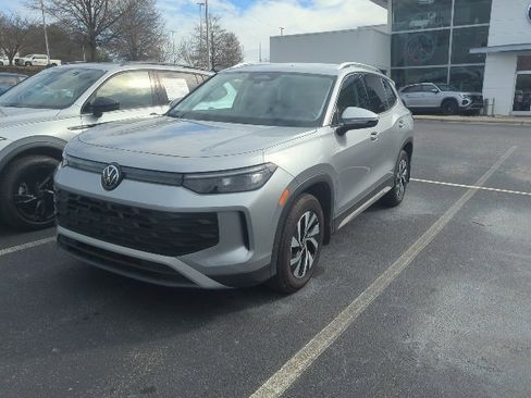 Used 2025 Volkswagen Tiguan S image 7