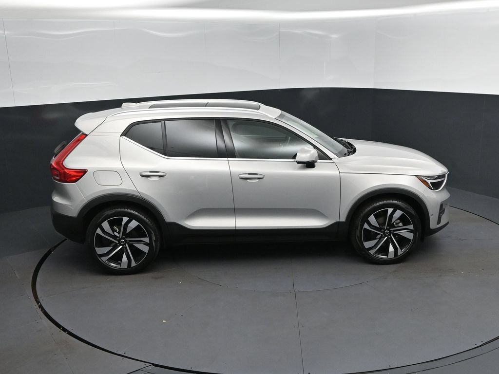 Used 2025 Volvo XC40 B5 Plus AWD/4WD image 35