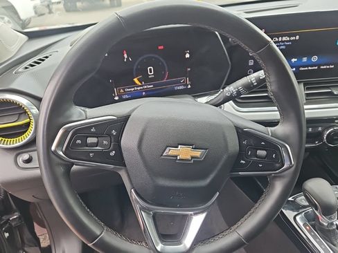 Used 2025 Chevrolet Trax LT w/ Driver Confidence Package FWD image 15
