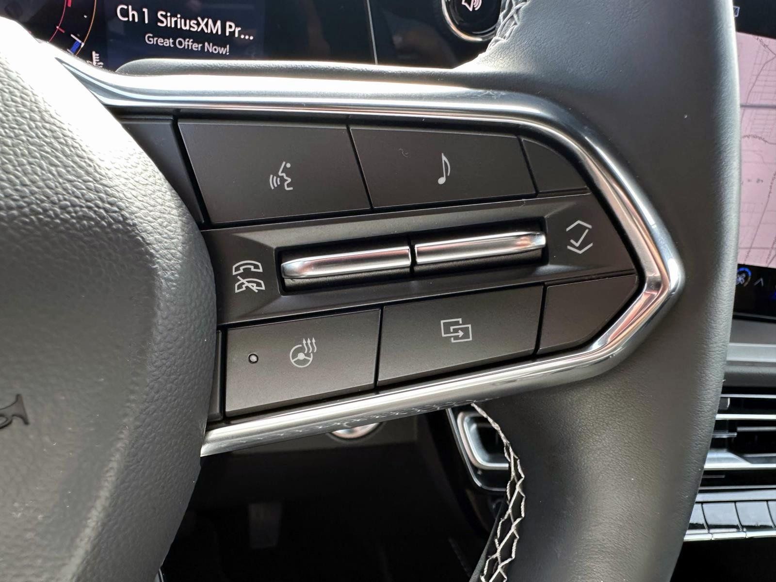Used 2025 Chevrolet Traverse LT w/ Driver Confidence Package FWD image 17