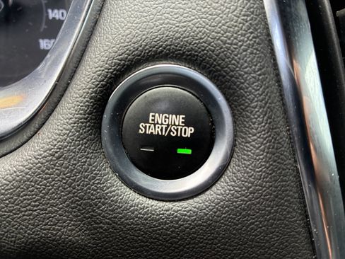 Used 2023 Chevrolet Traverse LT FWD image 33