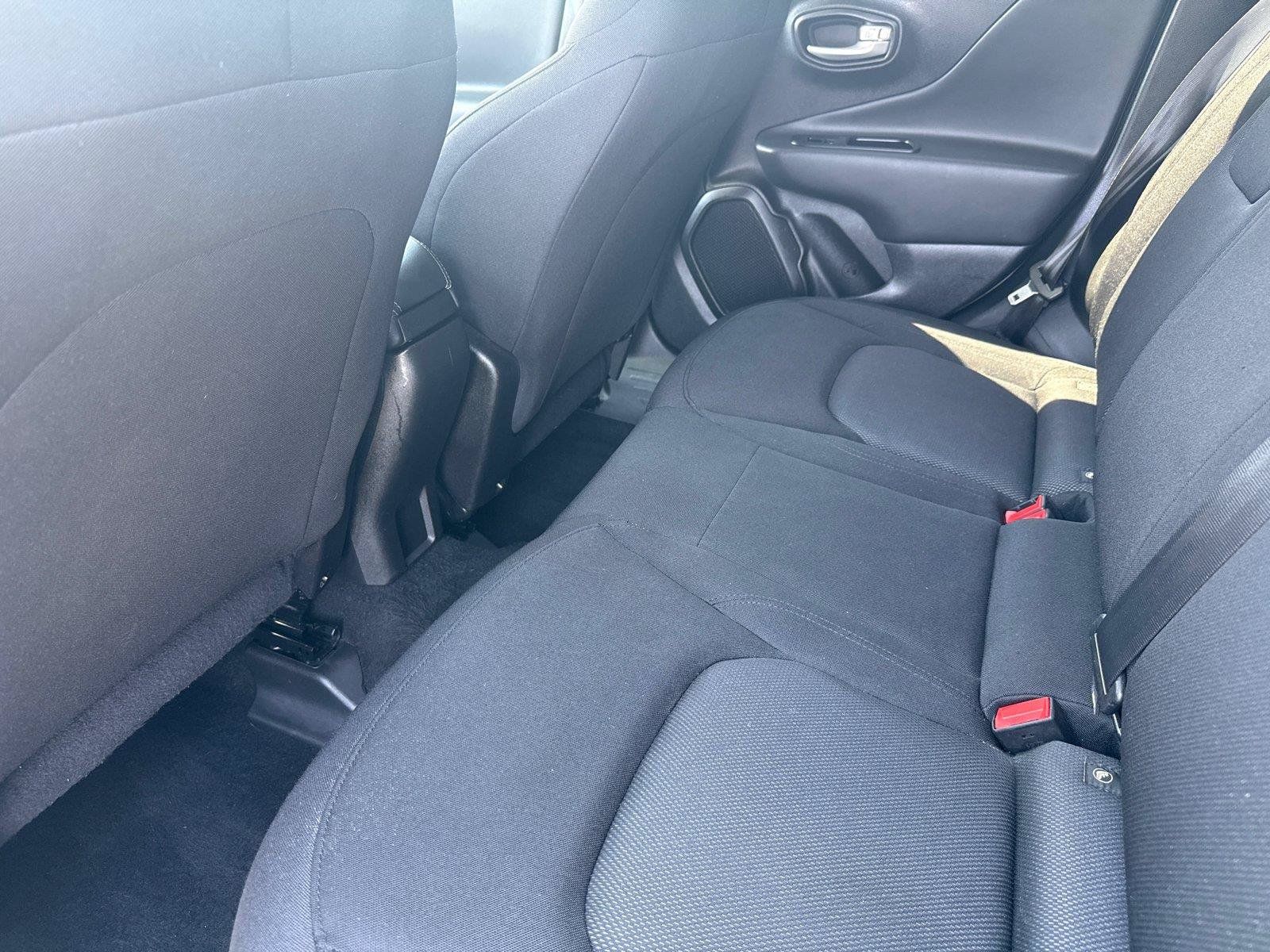Used 2023 Jeep Renegade Latitude AWD/4WD image 25