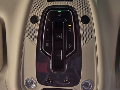 Used 2019 Bentley Bentayga image 22