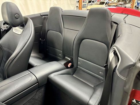 Used 2022 Mercedes-Benz SL 55 AMG 4MATIC w/ Driver Assistance Package image 21