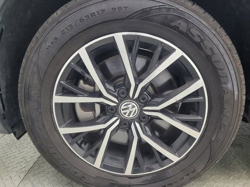 Used 2021 Volkswagen Tiguan SE image 31