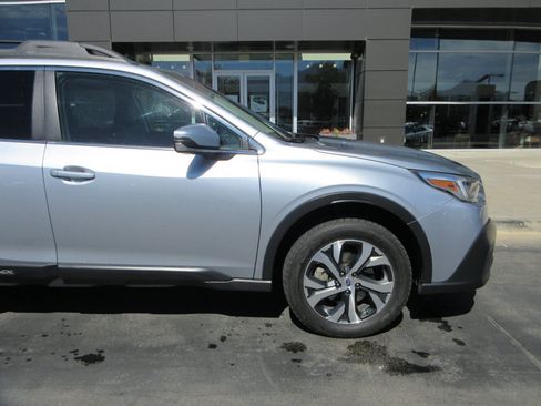 Used 2022 Subaru Outback Limited XT AWD/4WD image 13