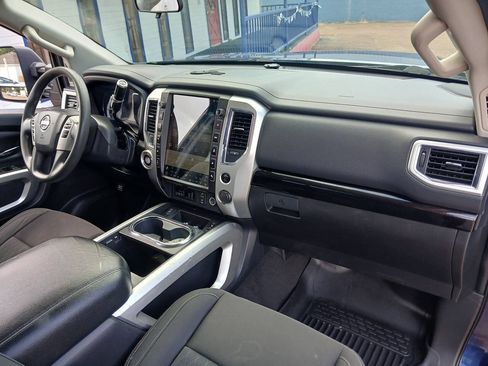 Used 2017 Nissan Titan SV RWD image 12