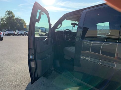 Used 2017 Chevrolet Express 3500 LT w/ LT Preferred Equipment Group RWD image 7