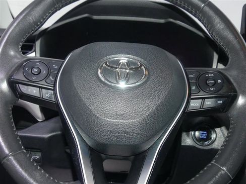 Used 2019 Toyota RAV4 XLE Premium image 32