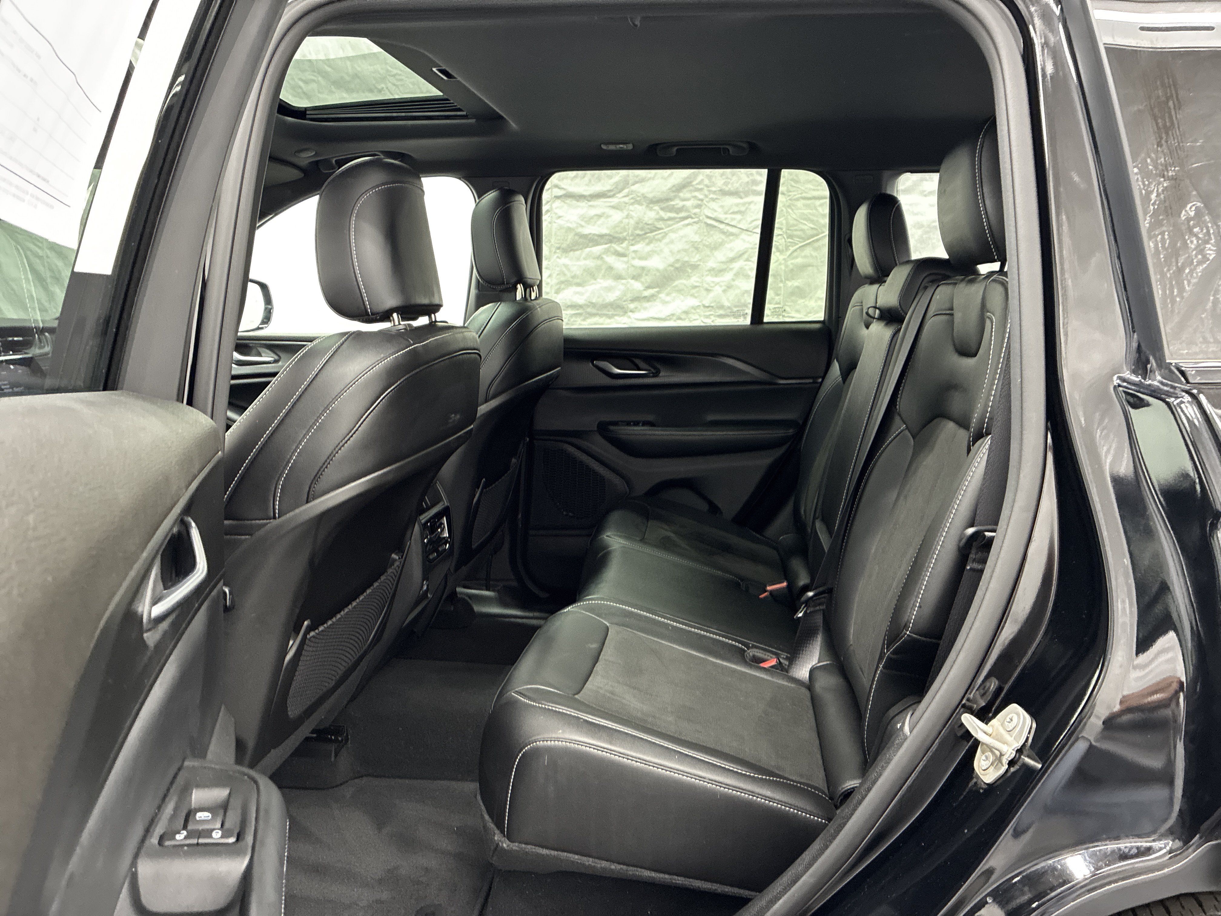 Used 2023 Jeep Grand Cherokee Altitude AWD/4WD image 12