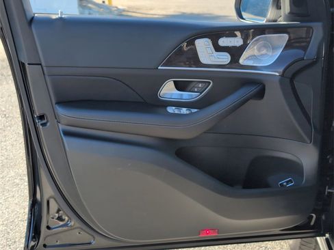 Used 2025 Mercedes-Benz GLS 450 4MATIC image 18