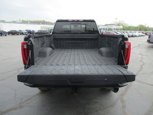 Used 2024 GMC Sierra 2500 Denali Ultimate image 8