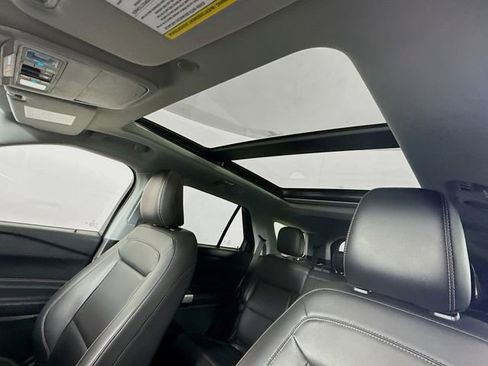 Used 2022 Ford Explorer XLT w/ Equipment Group 202A image 21