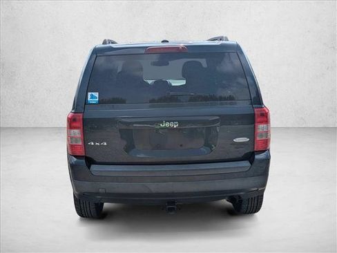 Used 2014 Jeep Patriot Latitude AWD/4WD image 6