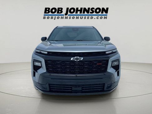 Used 2025 Chevrolet Traverse RS image 2