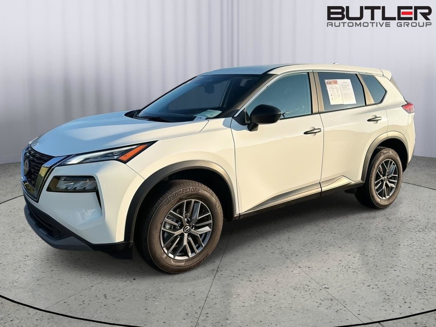 Used 2023 Nissan Rogue S FWD image 2