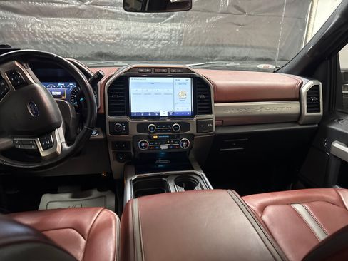 Used 2022 Ford F450 Platinum image 13