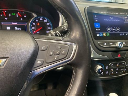 Used 2019 Chevrolet Equinox LT w/ Sun & Navigation Package image 17