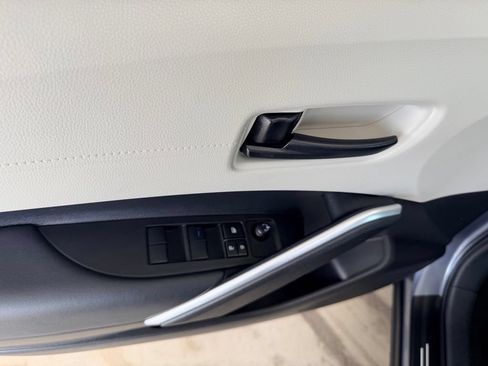 Used 2022 Toyota Corolla Cross L FWD image 11