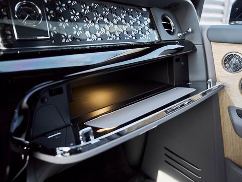 Used 2025 Rolls-Royce Phantom Sedan image 91