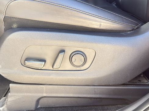 Used 2024 Kia Carnival LX image 11